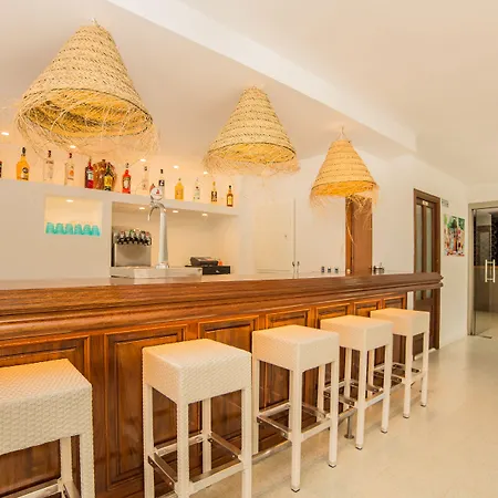 호텔 Flacalco & 칼라 라트자다